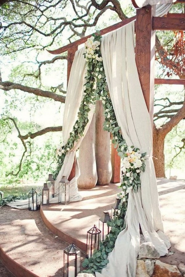 rustic-wedding-arch-ideas-with-white-and-green-floral